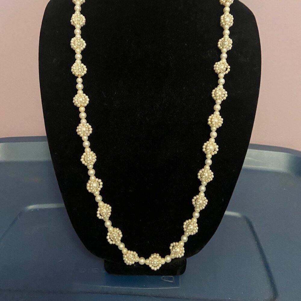 Vintage Richelieu fuax pearl necklace